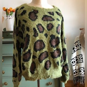 Boutique brand Umgee sweater size L, NWT